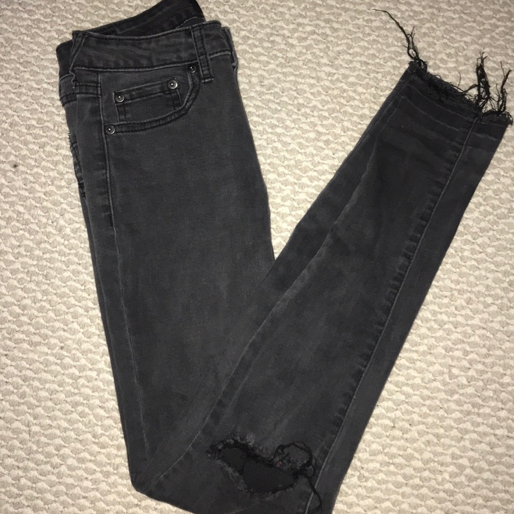 High-waisted skinny black jeans
